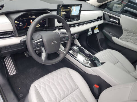 2025 Mitsubishi Outlander SEL Platinum Edition