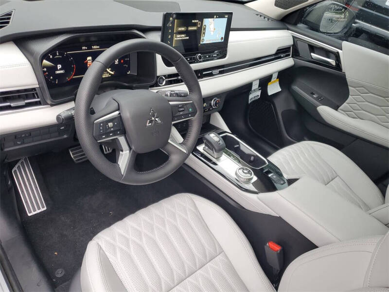 2025 Mitsubishi Outlander SEL Platinum Edition