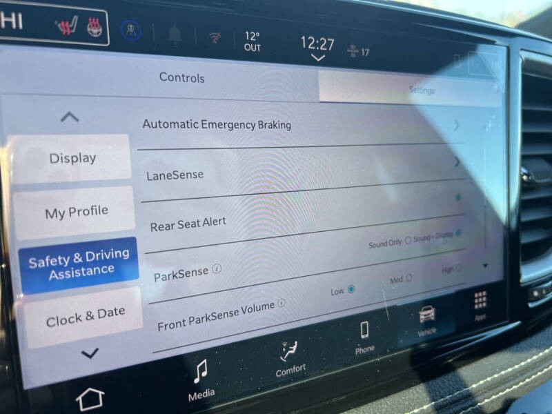 2026 Chrysler Pacifica Select