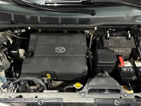 2013 Toyota Sienna XLE 8-Passenger