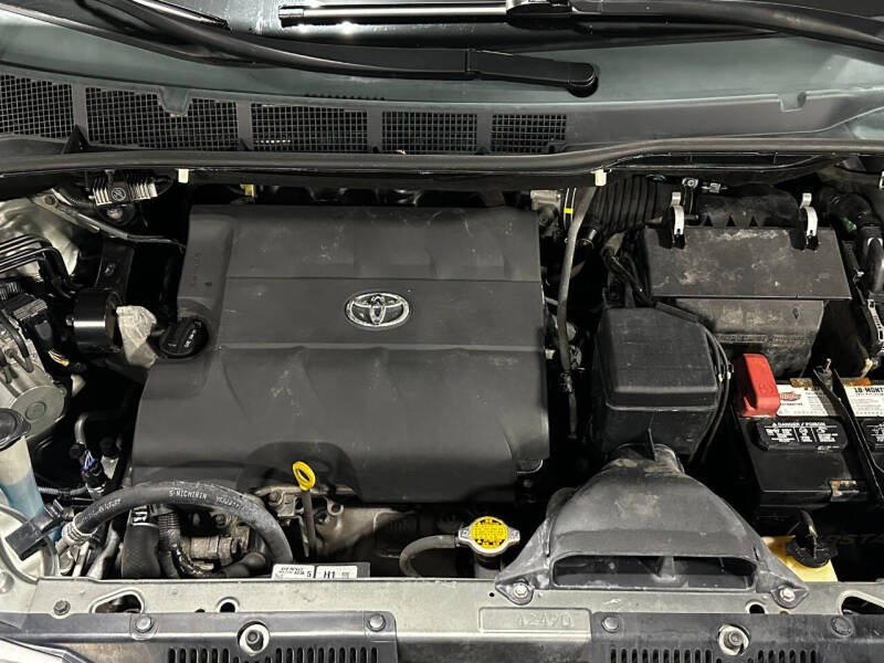 2013 Toyota Sienna XLE 8-Passenger