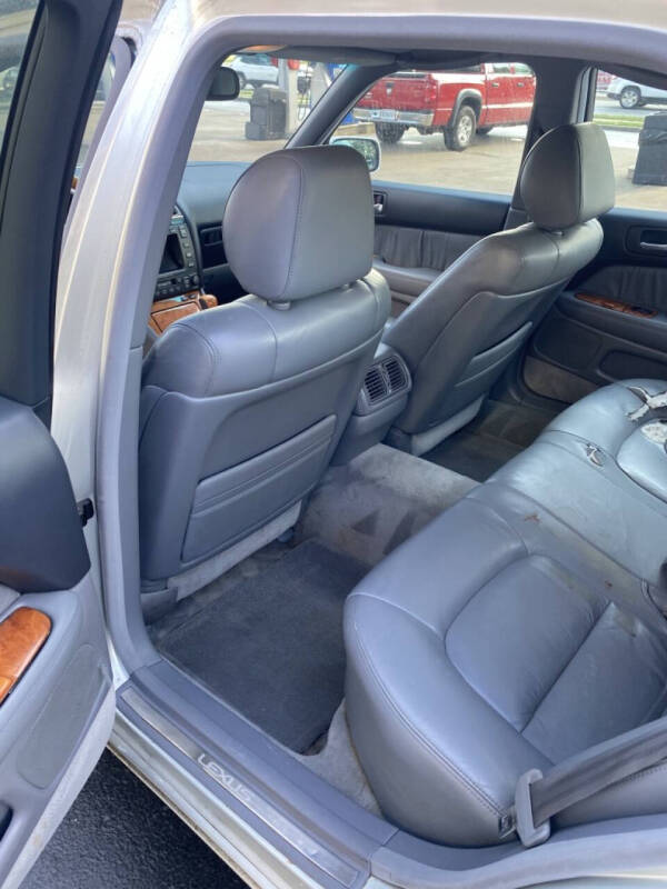 2000 Lexus LS 400