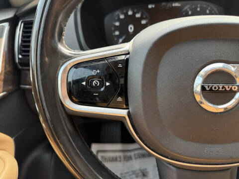 2016 Volvo XC90 T6 Momentum