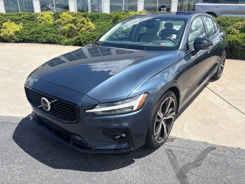 2023 Volvo S60 B5 Plus Dark Theme
