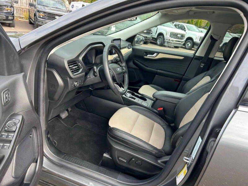 2022 Ford Escape Titanium