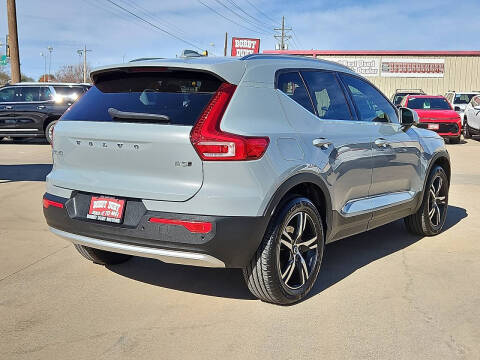 2025 Volvo XC40 B5 Core Bright Theme