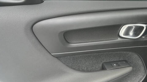 2026 Volvo XC40 B5 Ultra Black Edition