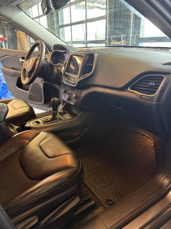 2020 Jeep Cherokee Trailhawk