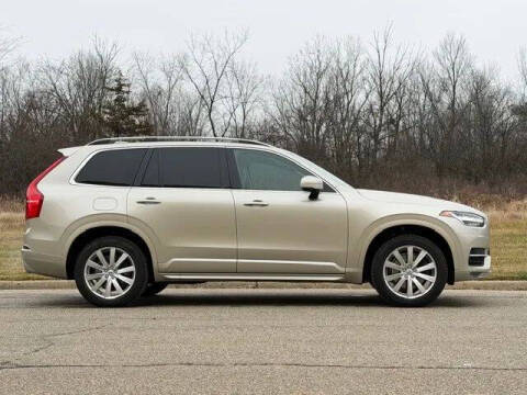 2016 Volvo XC90 T6 Momentum