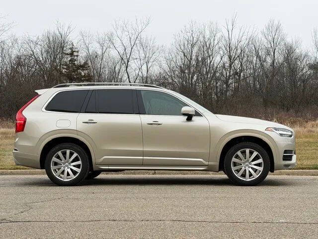2016 Volvo XC90 T6 Momentum