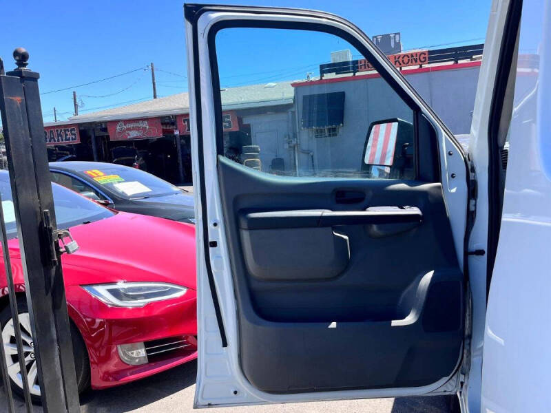 2016 Nissan NV