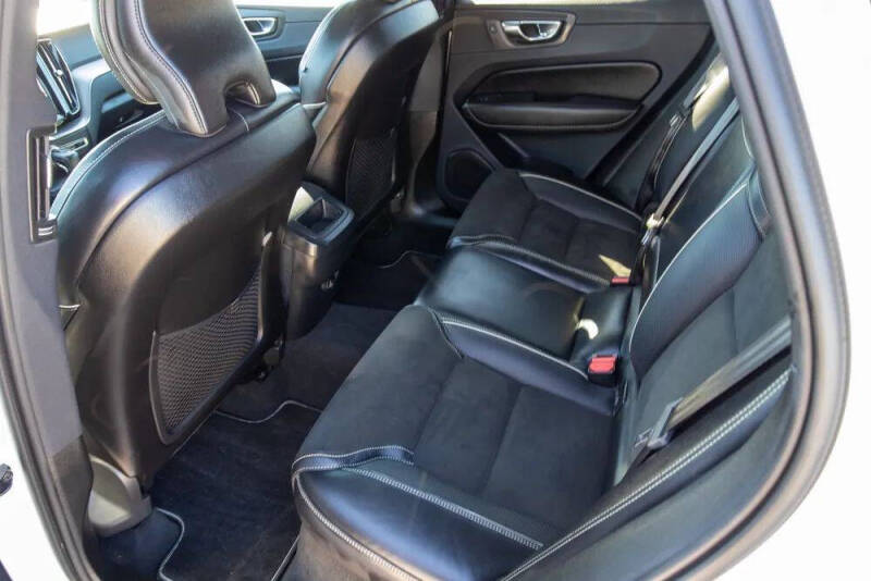 2019 Volvo XC60 T5 R-Design