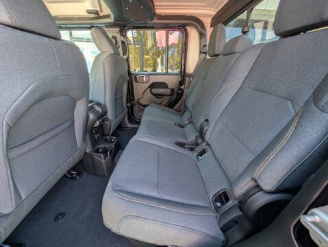 2025 Jeep Gladiator Sport S