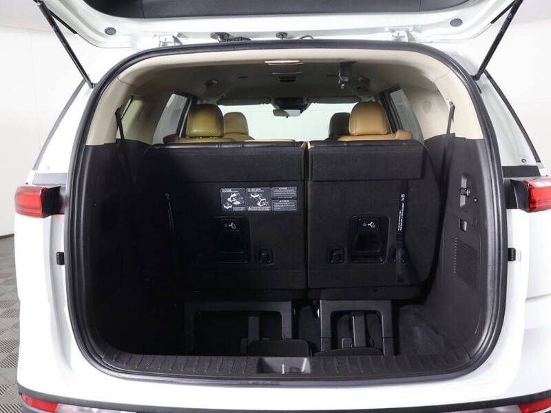 2023 Kia Carnival EX