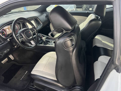 2015 Dodge Challenger SXT Plus