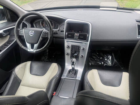 2017 Volvo XC60 T5 Dynamic