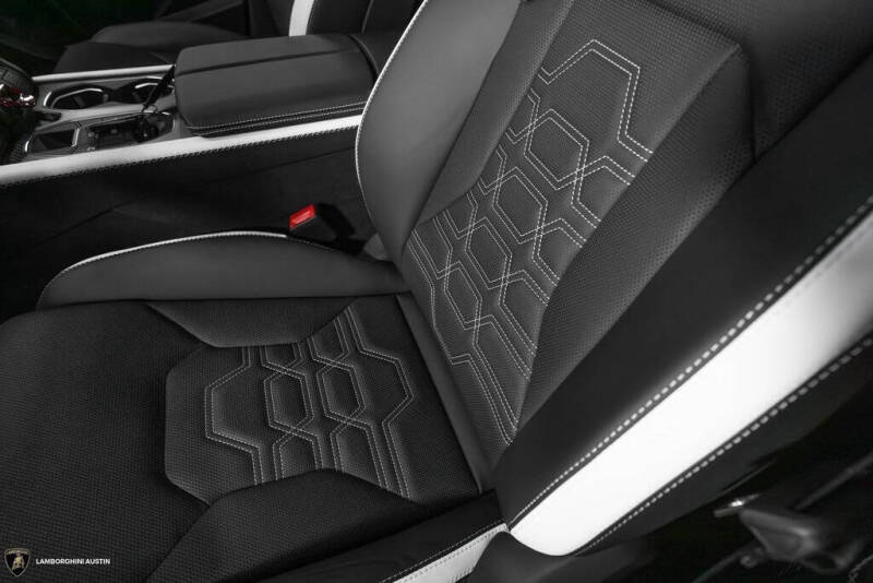 2025 Lamborghini Urus SE