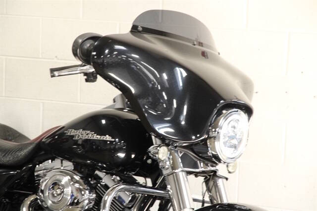 2013 Harley-Davidson STREET GLI