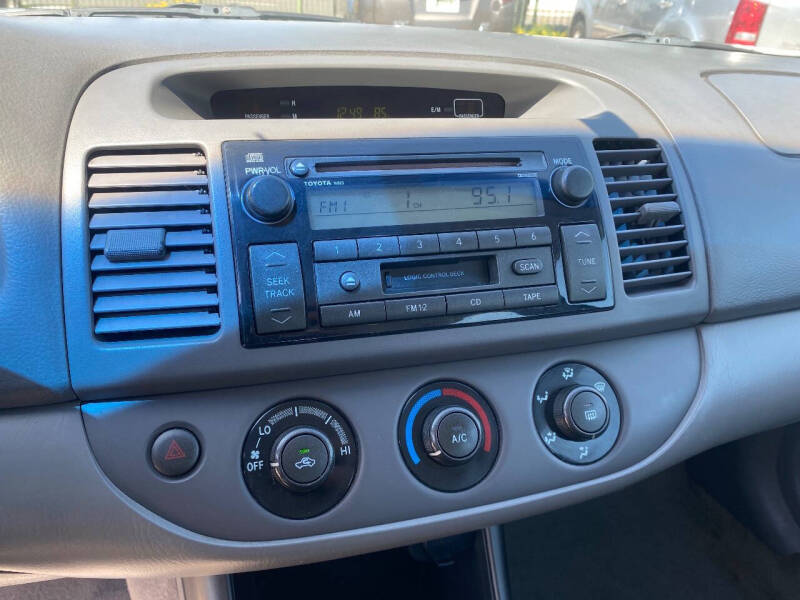 2004 Toyota Camry LE