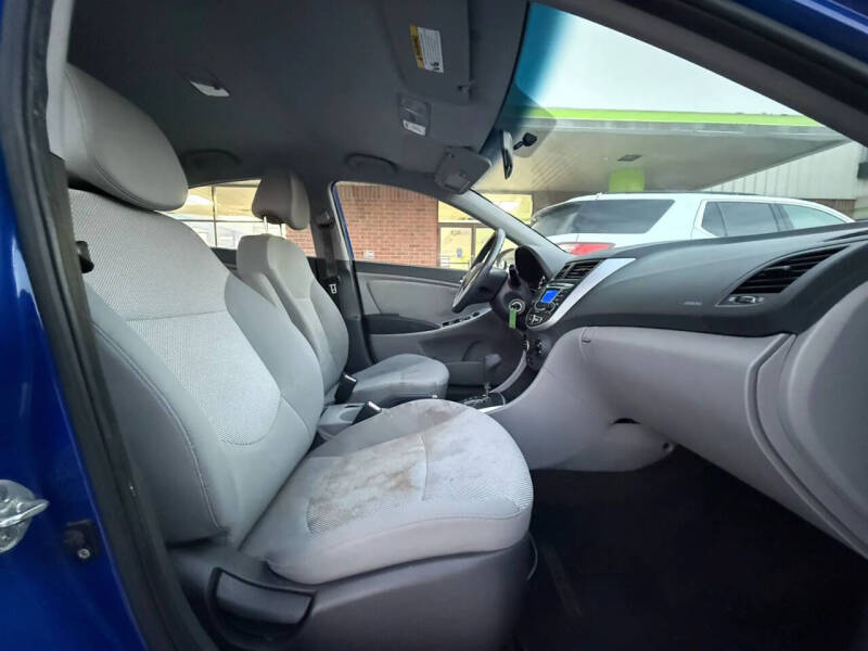 2012 Hyundai Accent GLS