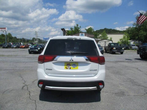 2016 Mitsubishi Outlander ES