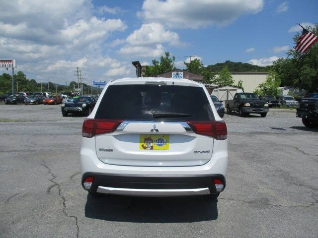 2016 Mitsubishi Outlander ES