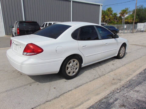 2006 Ford Taurus SE