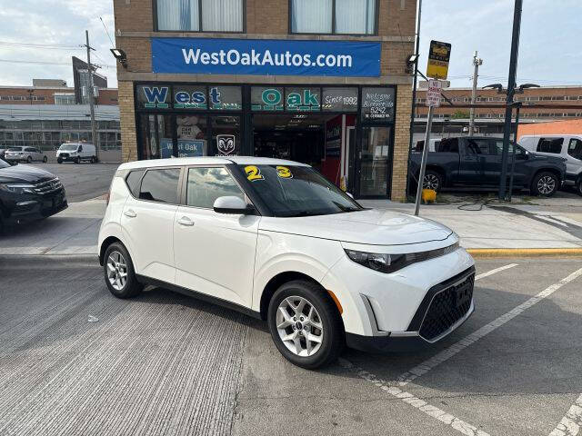 2023 Kia Soul LX's photo