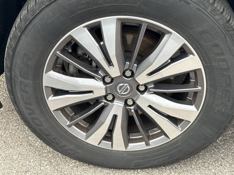 2020 Nissan Pathfinder SL