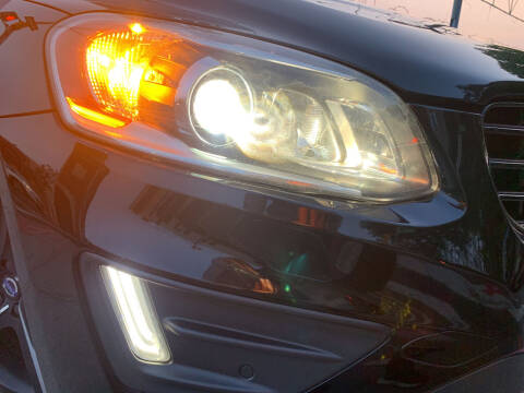 2016 Volvo XC60 T6 Drive-E R-Design