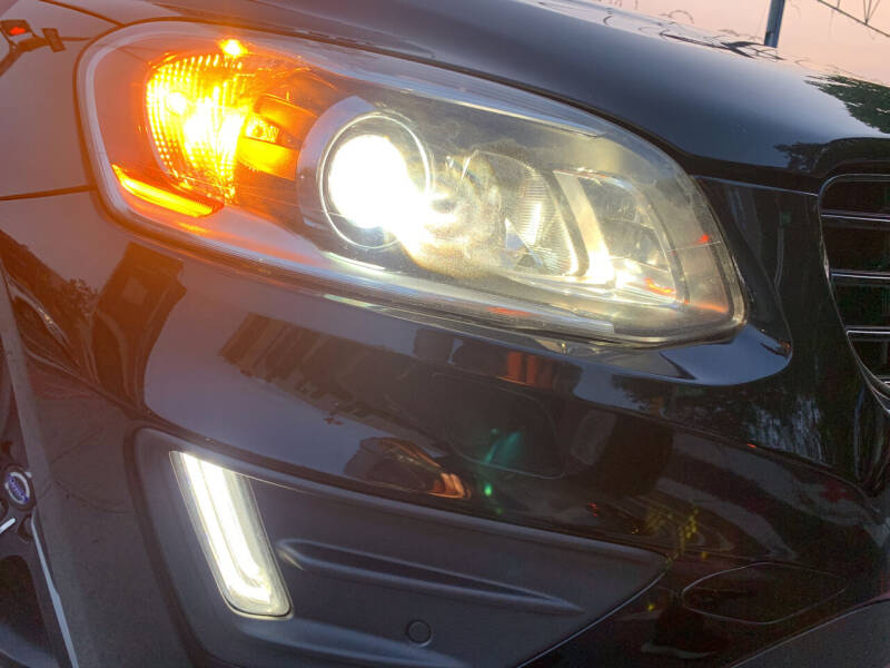 2016 Volvo XC60 T6 Drive-E R-Design