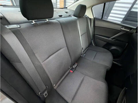 2013 Mazda MAZDA3 i SV