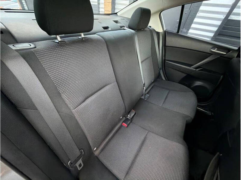 2013 Mazda MAZDA3 i SV