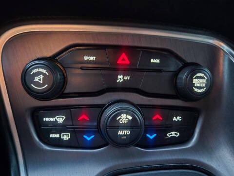 2016 Dodge Challenger SXT Plus