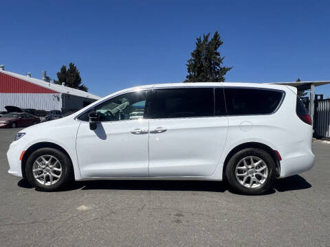 2024 Chrysler Pacifica Touring L
