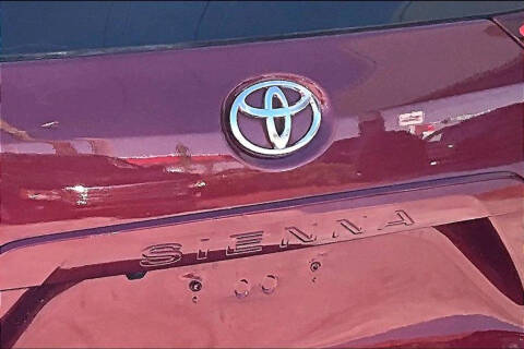 2018 Toyota Sienna LE 8-Passenger