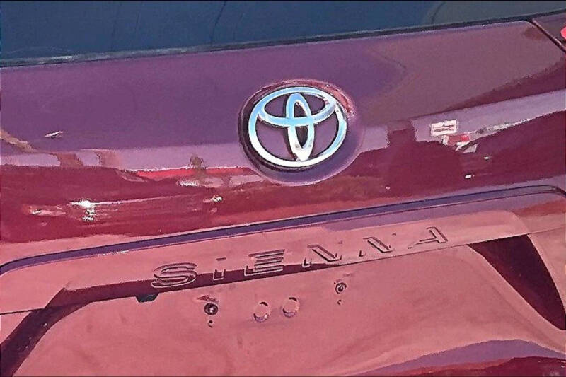 2018 Toyota Sienna LE 8-Passenger