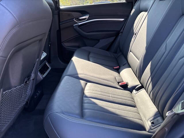 2022 Audi e-tron quattro Premium Plus