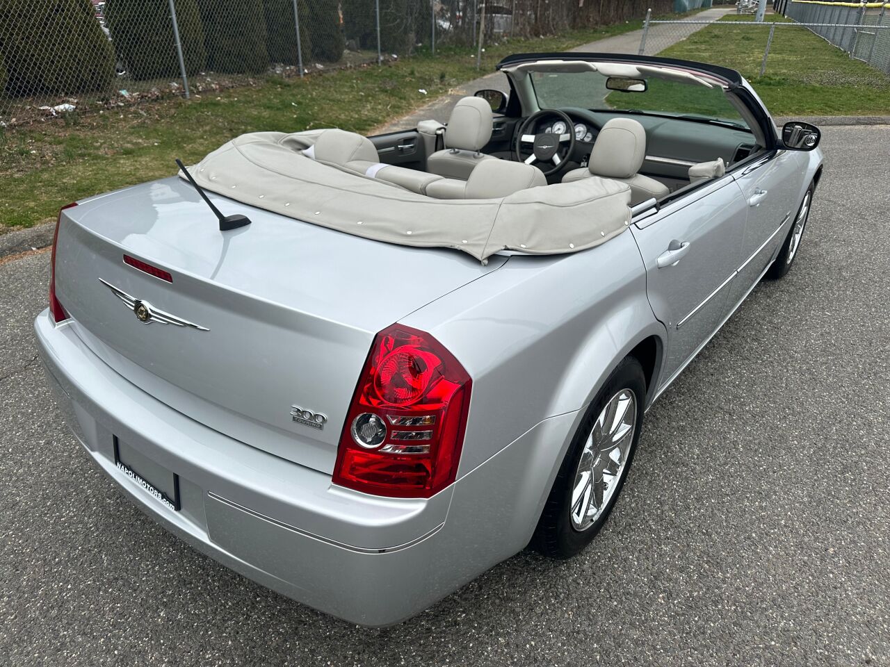 2008 Chrysler 300 26