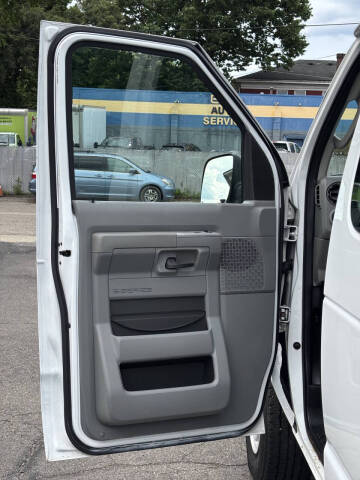 2009 Ford E-Series E-350 SD XL