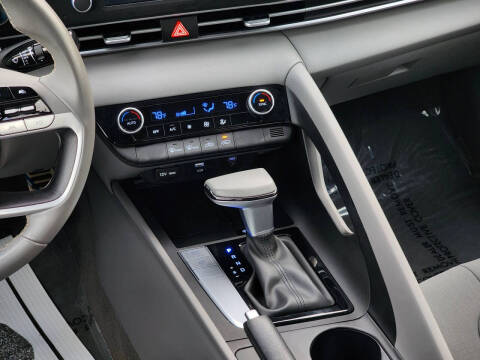 2025 Hyundai Elantra SEL Sport