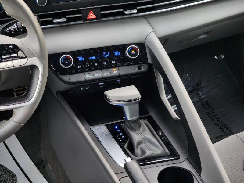 2025 Hyundai Elantra SEL Sport