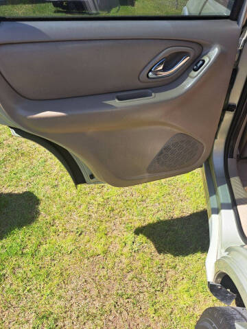 2005 Mazda Tribute s