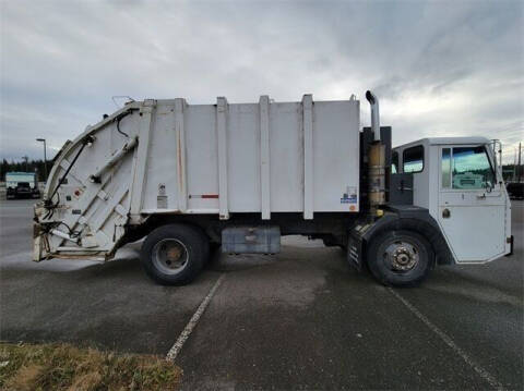 1995 Crane Carrier Low Entry