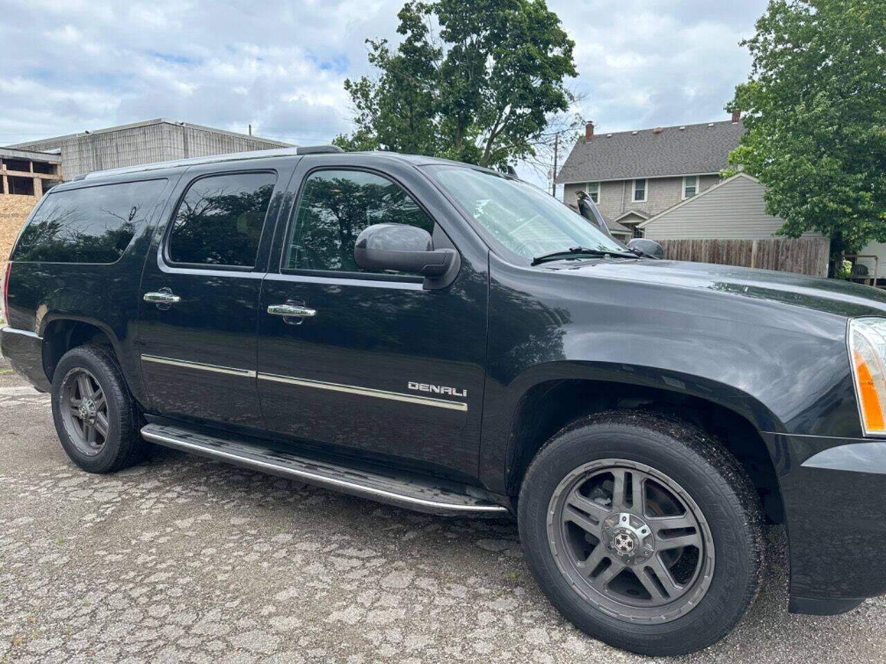 2013 GMC Yukon XL for sale at SRL SAHER in Lorain, OH