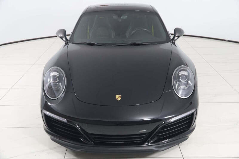2019 Porsche 911 Carrera
