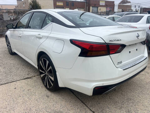 2022 Nissan Altima 2.5 SR