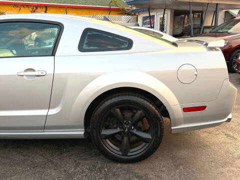 2005 Ford Mustang GT Deluxe