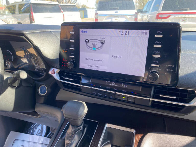 2022 Toyota Sienna LE 8-Passenger