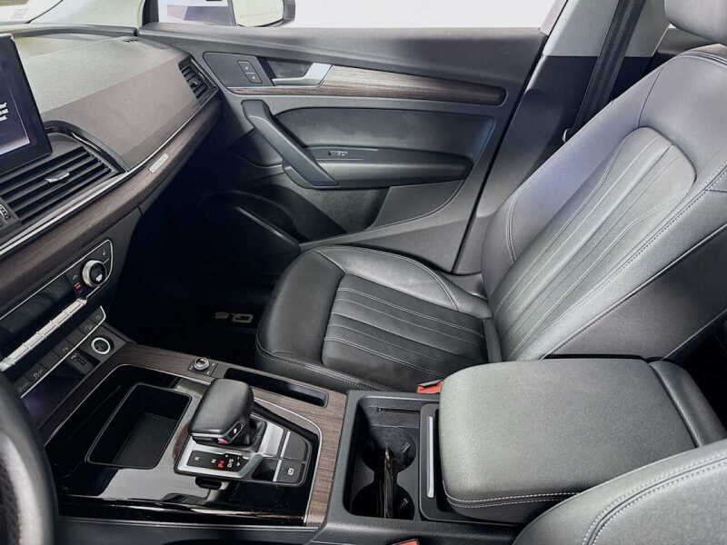 2022 Audi Q5 quattro Premium 40 TFSI